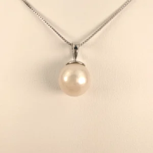 Pearl Pendant in Sterling Silver Chain